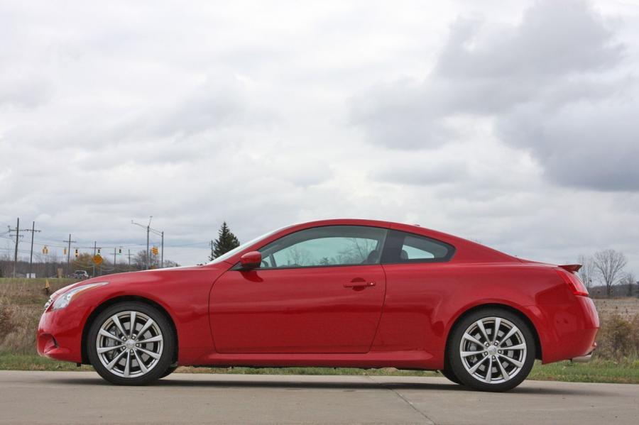  Infiniti G37 Coupe 2009 года  (фото 25 из 51)
